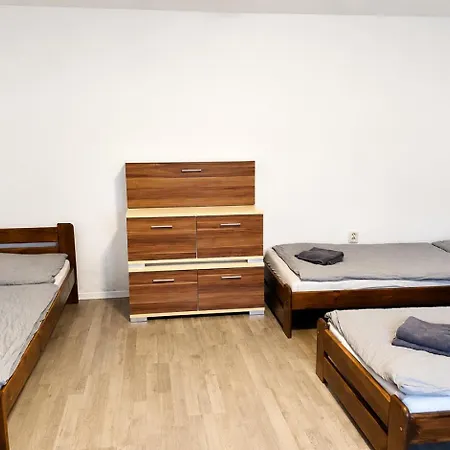 Апартаменты Family House Renovated, 3x Parking, Pri Ba