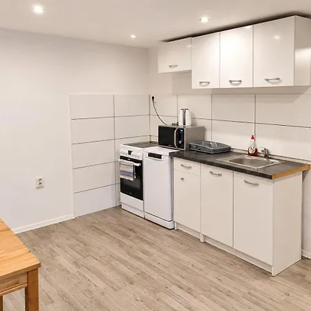 Family House Renovated, 3x Parking, Pri Ba Сенец
