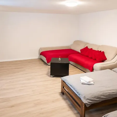 Family House Renovated, 3x Parking, Pri Ba 아파트 세네츠