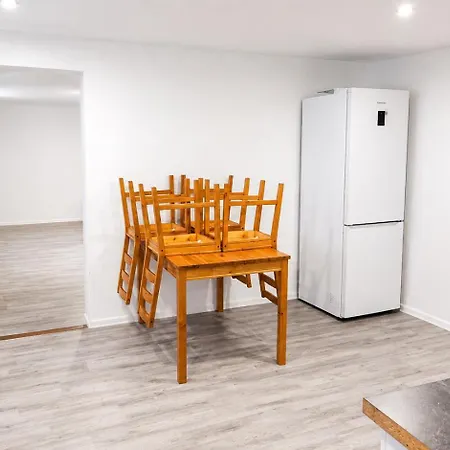 Family House Renovated, 3x Parking, Pri Ba Апартаменты Сенец