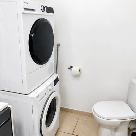 Family House Renovated, 3x Parking, Pri Ba